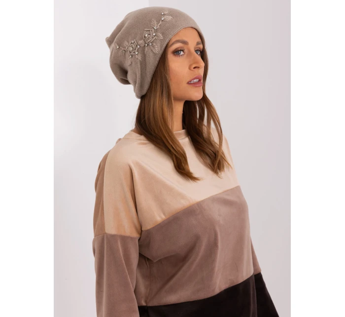 Czapka AT CZ model 21311259 ciemny bezowy - FPrice