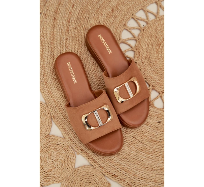 Dámské pantofle s zlatým detailem Camel model 22027934 - Boto