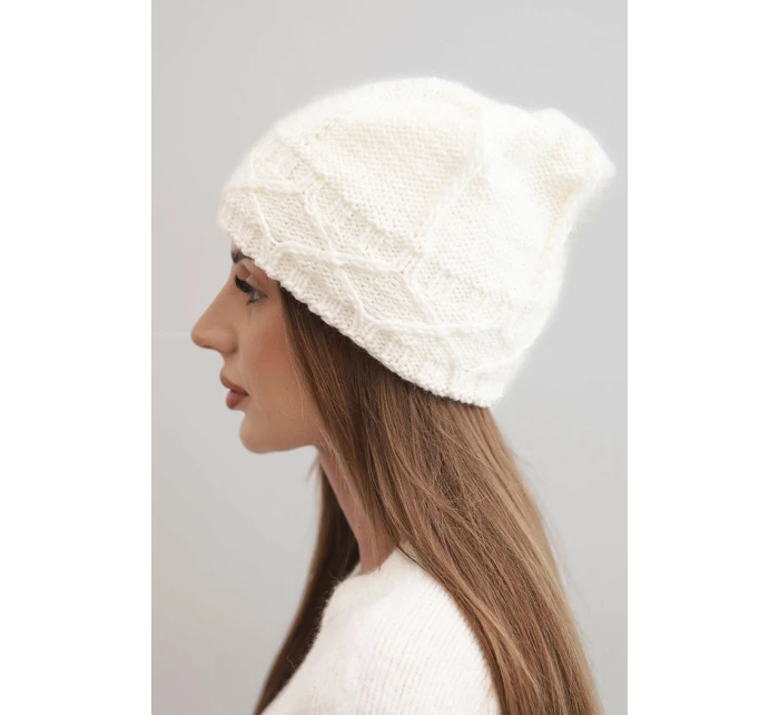 Dámska zimná čiapka s vlnou v hrubom úplete K481 ecru
