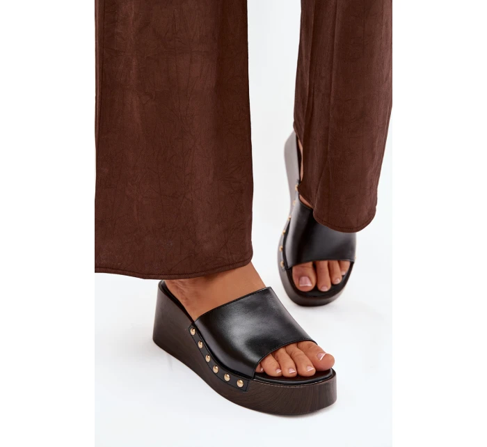 Dámské nazouváky na platformě se zlatými nýty Černé Arionne