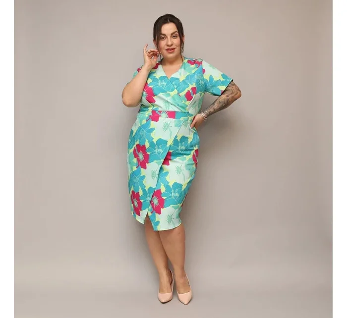 Kvetinové obálkové šaty s dĺžkou po kolená zeleno-fuchsiová (742)