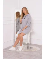 Šedé šaty s kapucí Šedé šaty s kapucí