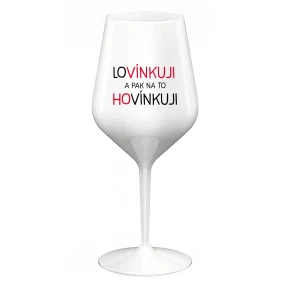 LOVÍNKUJI A PAK NA TO HOVÍNKUJI - bílá nerozbitná sklenice na víno 470 ml