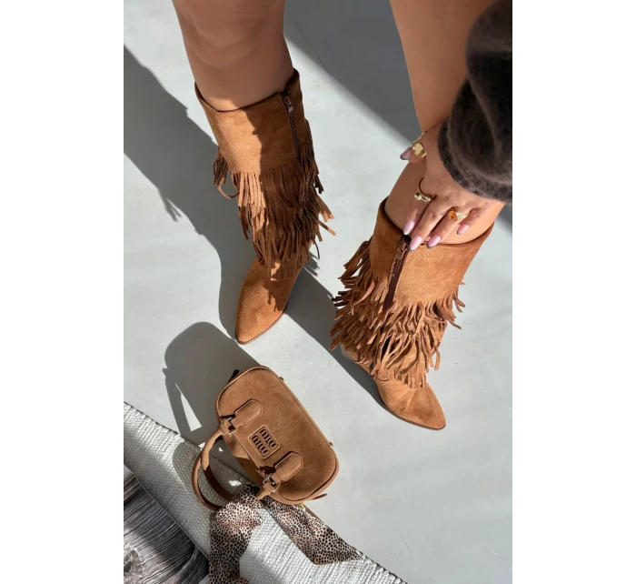 Dámske zateplené kovbojské čižmy so strapcami Brivina - camel Dámske zateplené kovbojské čižmy so strapcami Brivina - camel