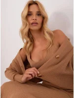 Dámský úpletový komplet ve velbloudí barvě šaty a svetr s límečkem model 19664243 - Factory Price Dámský úpletový komplet ve velbloudí barvě šaty a svetr s límečkem model 19664243 - Factory Price