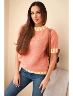 Dámsky sveter s krátkym rukávom a kontrastným červeným lemovaním