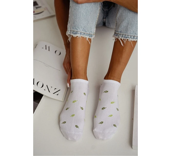Dámské kotníčkové ponožky s listy bílé Dámské kotníčkové ponožky s listy bílé