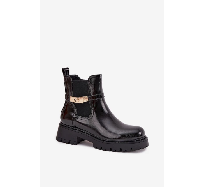 Dámske zateplené lakované členkové topánky na podpätku s ozdobným remienkom - čierne Vivessa Dámske zateplené lakované členkové topánky na podpätku s ozdobným remienkom - čierne Vivessa