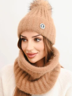 Dámská čepice s kapucí a pleteným vzorem bílá