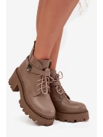 Kožené dámské kotníkové boty na klínu s ozdobným páskem zateplené model 21710528 tmavě béžové - Zazoo