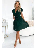 Dámské šifonové plisované šaty v lahvově zelené barvě s výstřihem a volánky model 20524032 - numoco basic