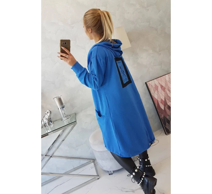 Nevädza modrá bunda s kapucňou nadmernej veľkosti