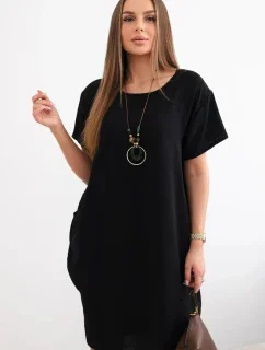 Šaty s kapsami a přívěskem Černý
