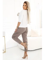 Pohodlná halenka s květinovou aplikací na  ECRU model 22077560 - numoco basic