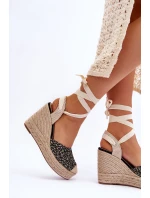 Vázané dámské sandály na klínu Černé model 21613945 - Boto Vázané dámské sandály na klínu Černé model 21613945 - Boto