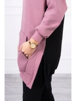 Dvojfarebné tmavoružové šaty s kapucňou