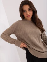 Sweter AT SW model 18917490 ciemny bezowy - FPrice Sweter AT SW model 18917490 ciemny bezowy - FPrice