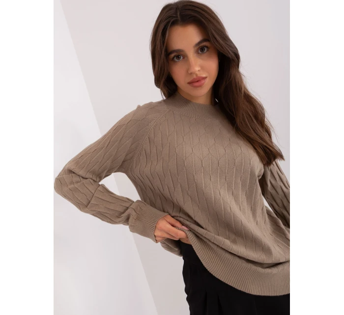 Sweter AT SW model 18917490 ciemny bezowy - FPrice Sweter AT SW model 18917490 ciemny bezowy - FPrice