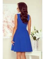 Rozšírené dámske šaty v Chrpová farbe s výstrihom v tvare srdca model 7718529 Rozšírené dámske šaty v Chrpová farbe s výstrihom v tvare srdca model 7718529