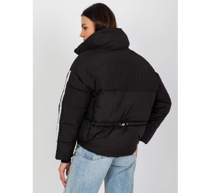 Čierna prešívaná zimná bunda bez kapucne