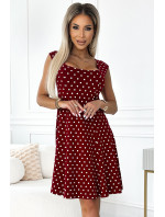 Bavlněné dámské puntíkované šaty ve vínové bordó barvě s výstřihem model 20122771 - numoco