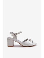 Dámské sandály z eko kůže na podpatku s ozdobami stříbrné model 21658163 - VINCEZA
