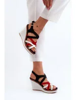 Černé sandály Ellen model 20450434 na klínu - Kesi