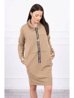 Ťavie šaty s kravatou Ťavie šaty s kravatou