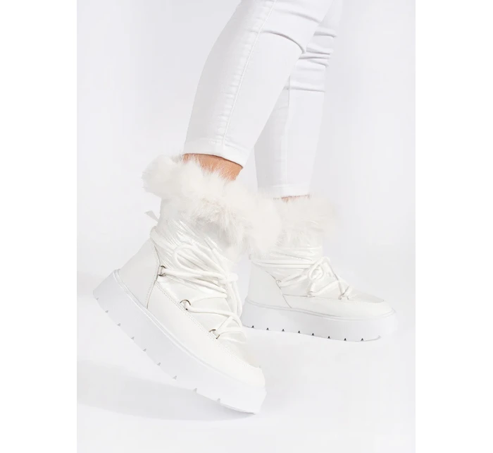 Pekné dámske biele snežnice na platforme Pekné dámske biele snežnice na platforme