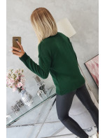 Zelený sveter s vysokým výstrihom