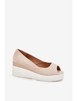 Dámské Sandály Na Klínu Z Eko Semiše Světle Béžové model 21702482 - Boto Dámské Sandály Na Klínu Z Eko Semiše Světle Béžové model 21702482 - Boto