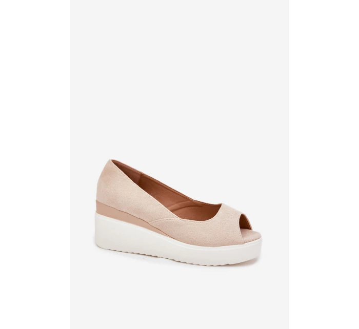 Dámské Sandály Na Klínu Z Eko Semiše Světle Béžové model 21702482 - Boto Dámské Sandály Na Klínu Z Eko Semiše Světle Béžové model 21702482 - Boto