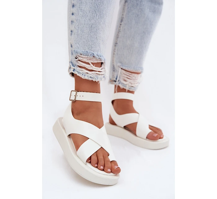Sandály z eko kůže na platformě Bílé model 22102991 - Boto