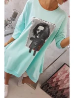 Šaty s potiskem a model 18744339 spodní částí mint - K-Fashion Šaty s potiskem a model 18744339 spodní částí mint - K-Fashion