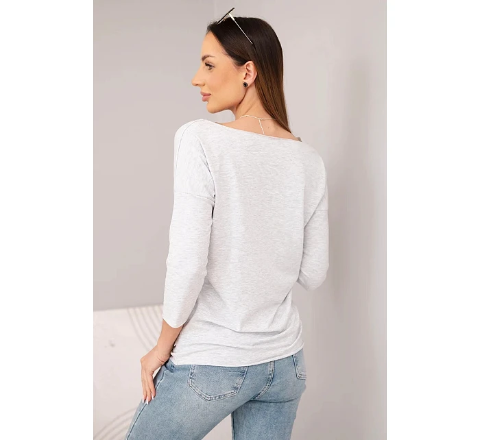Dámska blúzka s lodičkovým výstrihom svetlo sivá Dámska blúzka s lodičkovým výstrihom svetlo sivá