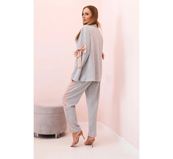 Dámska súprava z viskózy - sako s klopami a nohavice s lampasom sivá