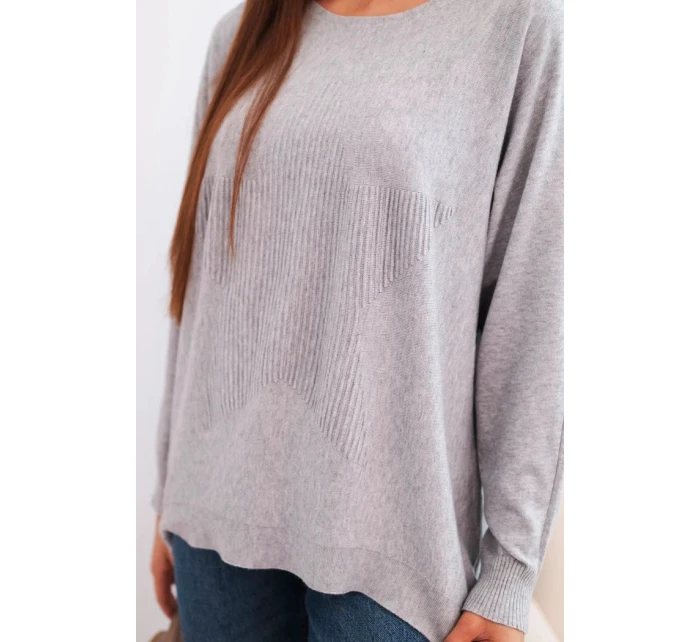 Dámsky sveter s dlhším chrbtom a vyrazenou hviezdou sivej farby