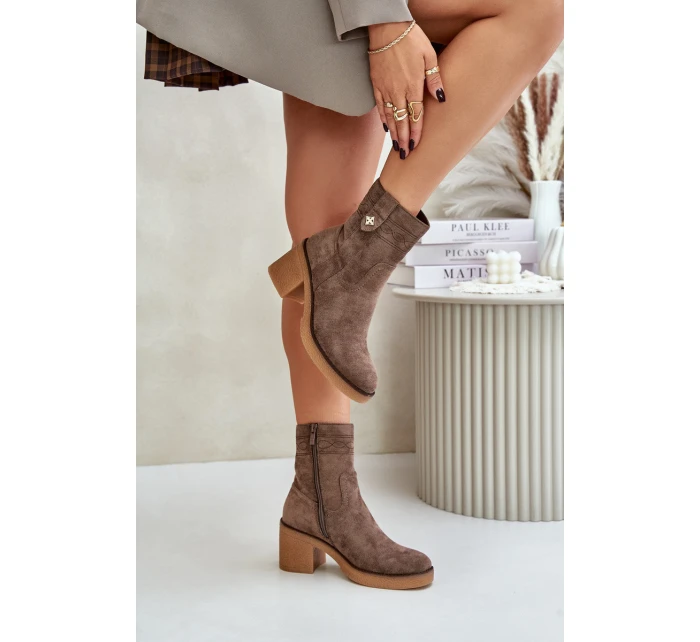 Zateplené dámské boty na podpatku hnědé model 21673996 - Boto Zateplené dámské boty na podpatku hnědé model 21673996 - Boto