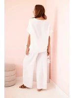 Dámsky viskózový komplet s ozdobným kvetom a širokými nohavicami - fuchsiovo biely