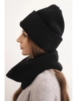 Dámska fleecová čiapka a šál s ozdobnou aplikáciou čierna