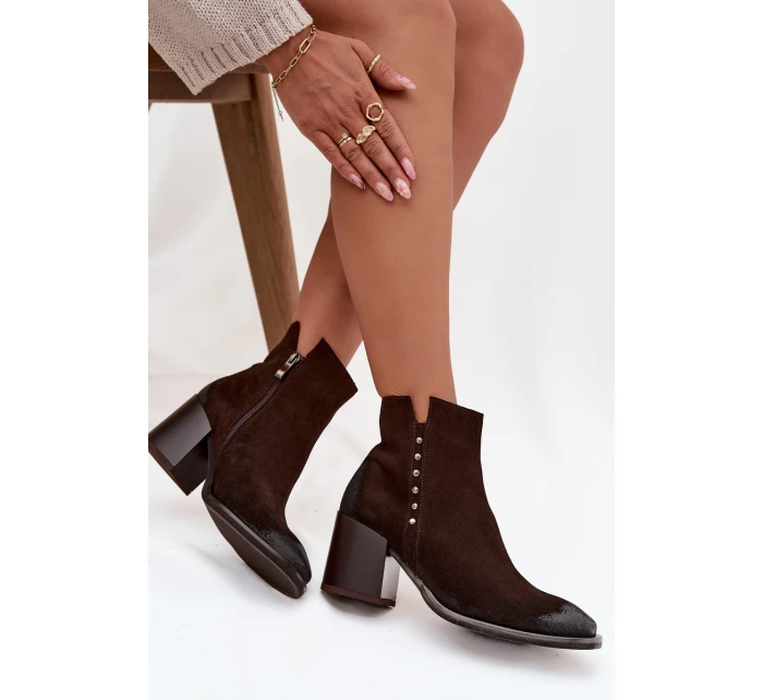 Dámské kotníkové boty z přírodního semiše na podpatku model 21713301 čokoládové - Zazoo