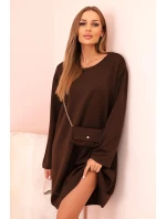 Dámske šaty voľného strihu s retiazkou IT-85 Tmavo fialové - K-Fashion