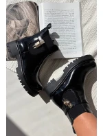 Lakované kotníkové boty s se zlatým detailem černé model 21707431 - Boto