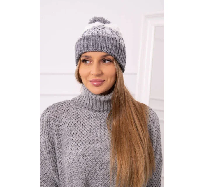 Dámská čepice s bambulí Abigail model 18751671 - K-Fashion Dámská čepice s bambulí Abigail model 18751671 - K-Fashion