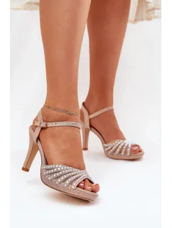 Sandále na podpätku model 209927 Vykročte štýlovo
