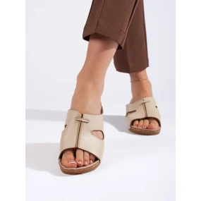 Výborné  dámské  sandály na klínku