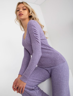 Klasický fialový rebrovaný sveter s puzdrovými rukávmi