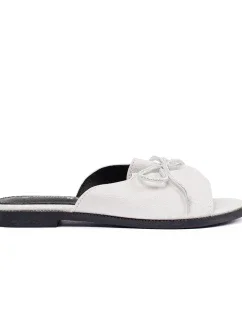 Stylové dámské  nazouváky bílé na plochém podpatku