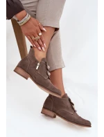 Semišové dámské polobotky s ozdobnými květinami model 21707536 tmavě béžové - Zazoo