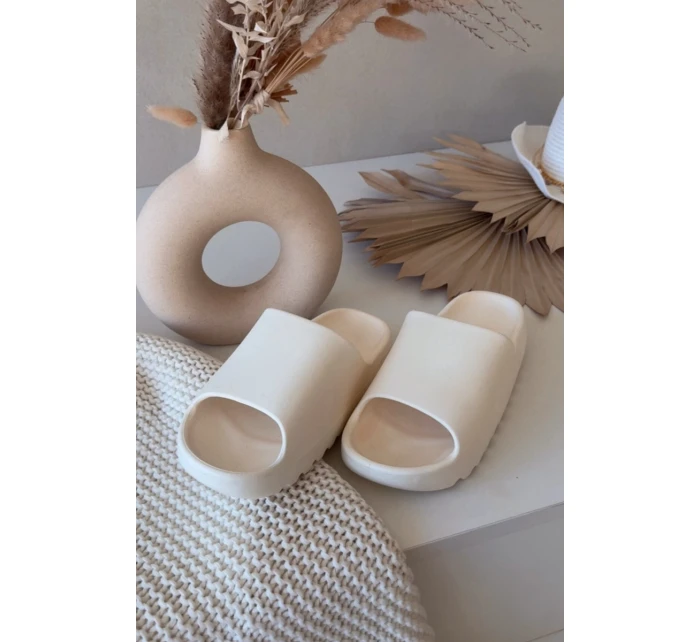 Dámské pantofle na platformě Ecru model 21908338 - Boto